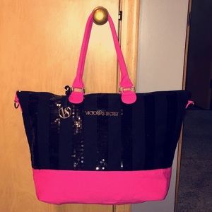 Flash sale! VS weekender bag 💕